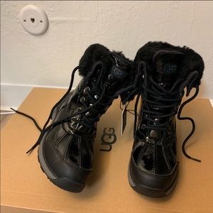 NIB Adirondack III Patent Boots